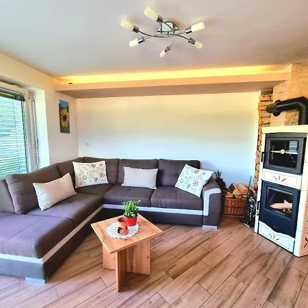 Gartnar -hiska S Pridihom Domacnosti In Pogledom Na Hribe. Апартаменты Радовлица