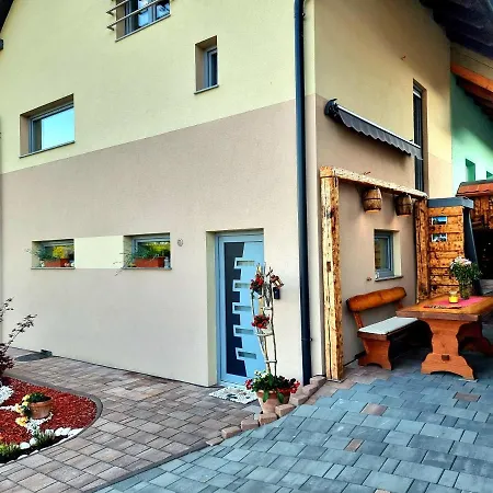 Gartnar -hiska S Pridihom Domacnosti In Pogledom Na Hribe. Radovljica