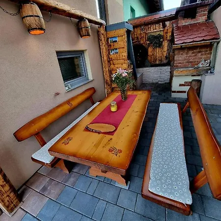 Apartment Gartnar -hiska S Pridihom Domacnosti In Pogledom Na Hribe.