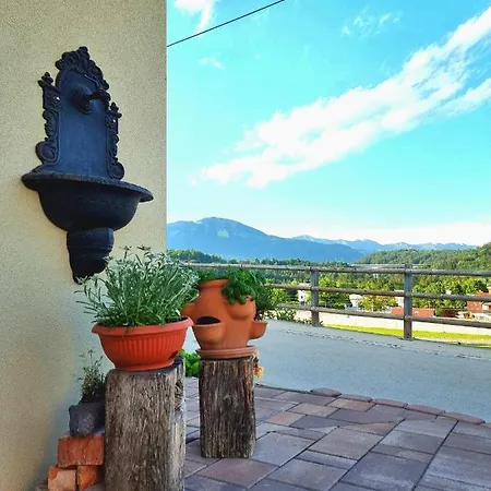 Апартаменты Gartnar -hiska S Pridihom Domacnosti In Pogledom Na Hribe.