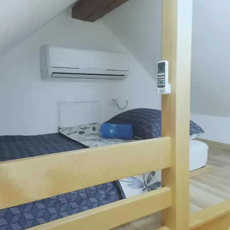 Gartnar -hiska S Pridihom Domacnosti In Pogledom Na Hribe. Radovljica