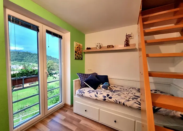 Gartnar -hiska S Pridihom Domacnosti In Pogledom Na Hribe. شقة *