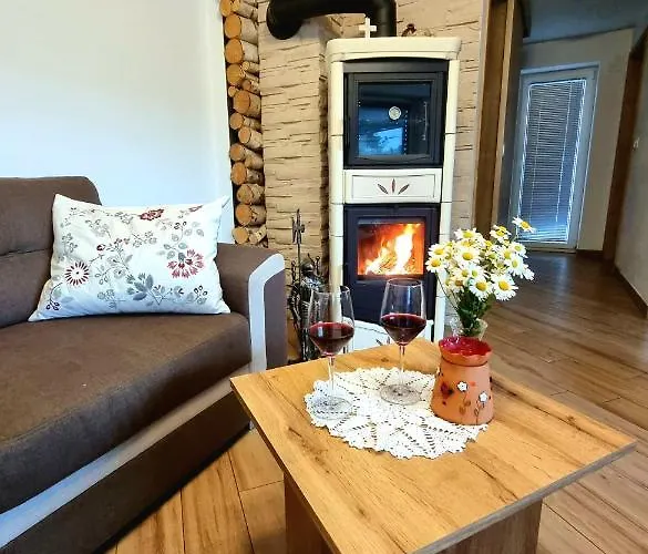 Gartnar -hiska S Pridihom Domacnosti In Pogledom Na Hribe. شقة *