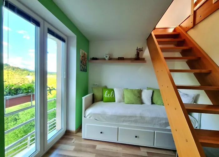 Gartnar -hiska S Pridihom Domacnosti In Pogledom Na Hribe. رادوفيتْسا