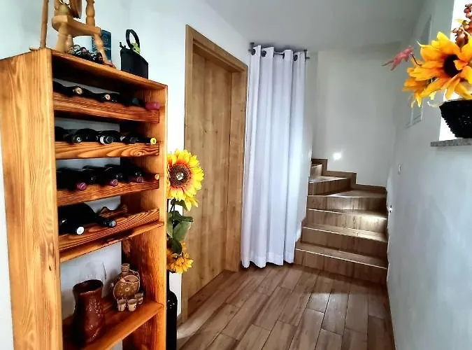 Gartnar -hiska S Pridihom Domacnosti In Pogledom Na Hribe. شقة *