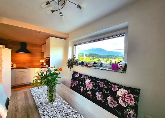 Gartnar -hiska S Pridihom Domacnosti In Pogledom Na Hribe. شقة *