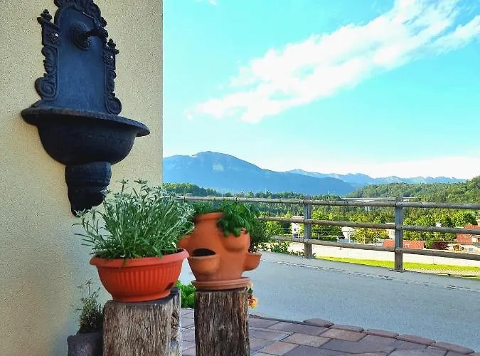 شقة Gartnar -hiska S Pridihom Domacnosti In Pogledom Na Hribe.